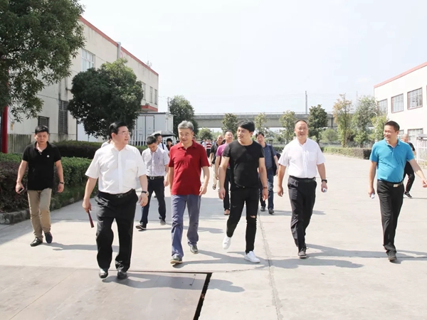 合力门业热烈欢迎乡贤联谊会各会长莅临指导