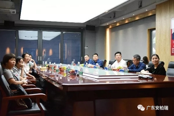 安柏瑞门窗迎接佛山市人大常委会副主任一行莅临指导