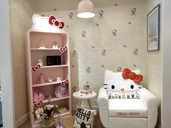 金楠木HELLO KITTY系列软装产品陆续入驻专卖店