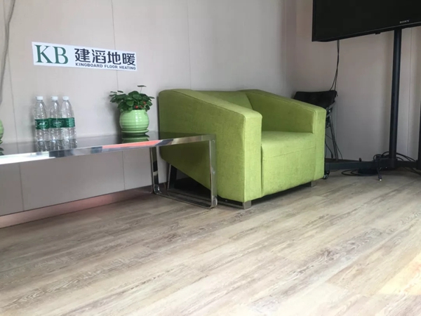 KB建滔地暖进驻珠穆朗玛峰大本营集装箱宾馆