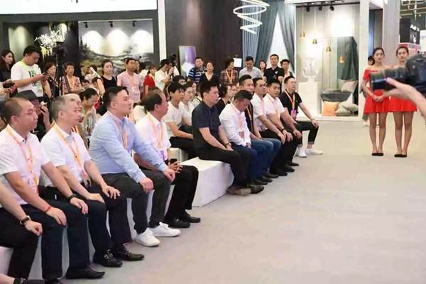 艾是墙布携新品惊艳亮相上海展  为“品牌王者”战略提速推进
