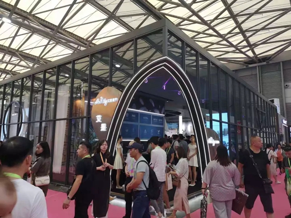 艾是墙布携新品惊艳亮相上海展  为“品牌王者”战略提速推进