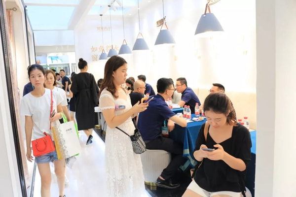 如鱼得水窗帘精品＆溢彩品牌闪耀绽放深圳家纺展 