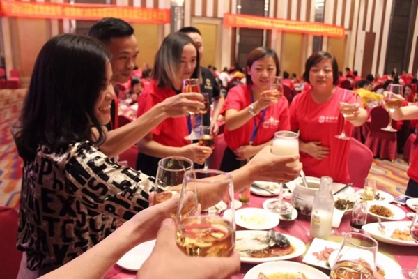 丽绣刺绣无缝墙布诚邀您莅临2019品牌战略升级峰会