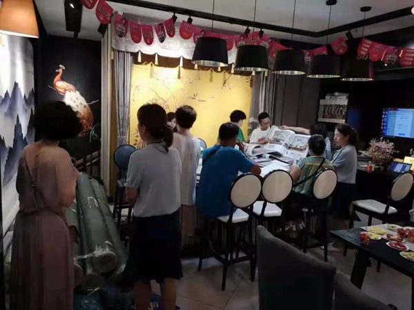 艾是墙布湖北襄阳经销商孔新波：以积极的心态主动出击