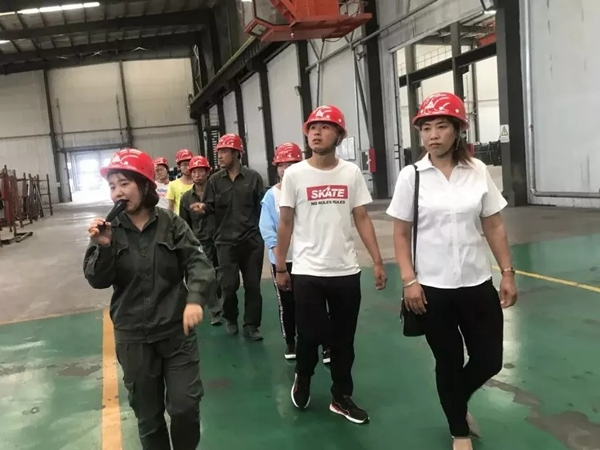 望美门窗以奋斗者为本 举办员工子女升学奖励活动