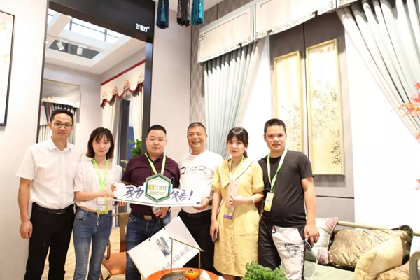 兰客厅上海墙纸墙布展大战告捷 得到高度认可和肯定 兰客厅上海墙纸墙布展大战告捷 得到高度认可和肯定