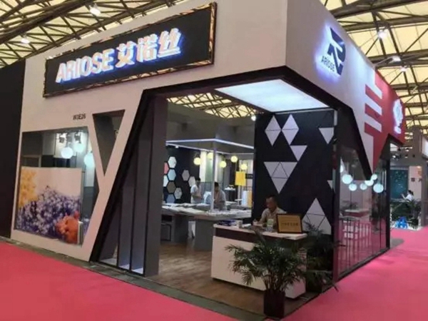 艾诺丝壁布做有思想的壁布 给你一个幸福有爱的空间