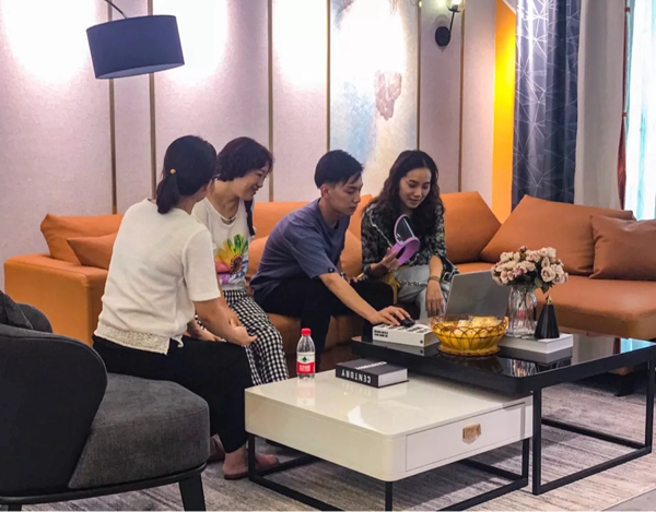 大自然家居·壁高墙纸顺德大良店开业现场气氛热烈
