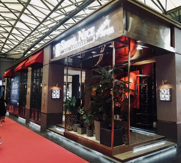 红旗无缝墙布新品闪耀上海展会 刷新你的视觉感官 红旗无缝墙布新品闪耀上海展会 刷新你的视觉感官