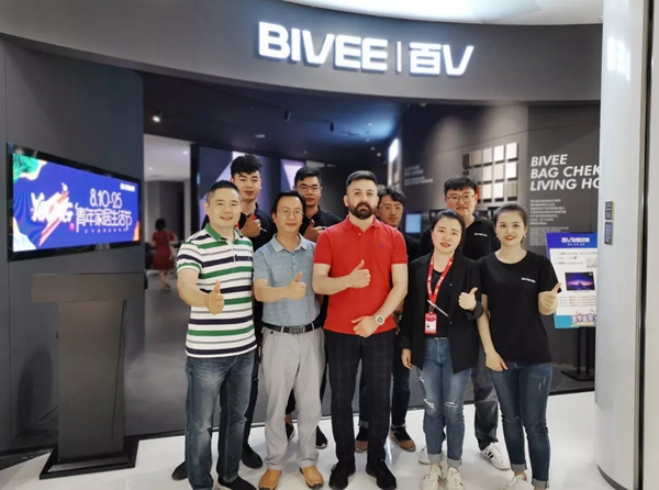 百V整体衣柜携手卡斯托莫共同缔造高品质家居生活
