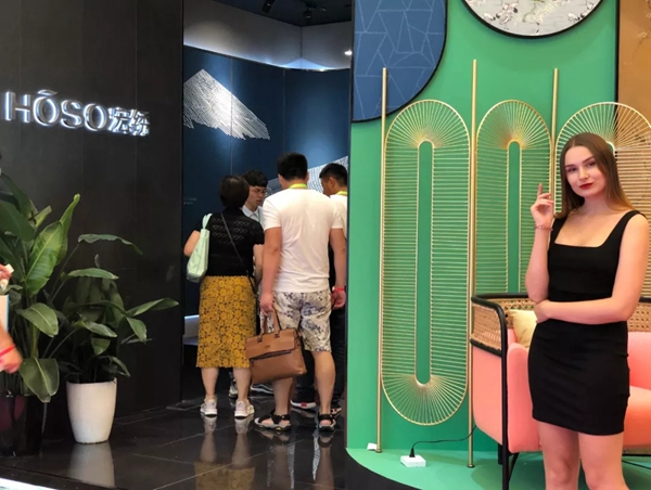 宏绣负氧离子墙布入选上海墙纸墙布展绣魁展示区