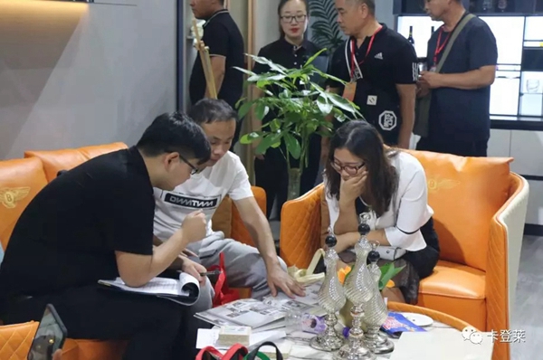 卡登莱全屋定制亮相中原国际博览会 开展第一天燃爆全场
