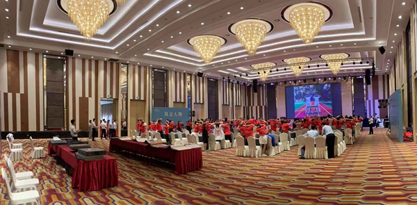 丽绣刺绣无缝墙布2019年品牌战略升级峰会成功举办