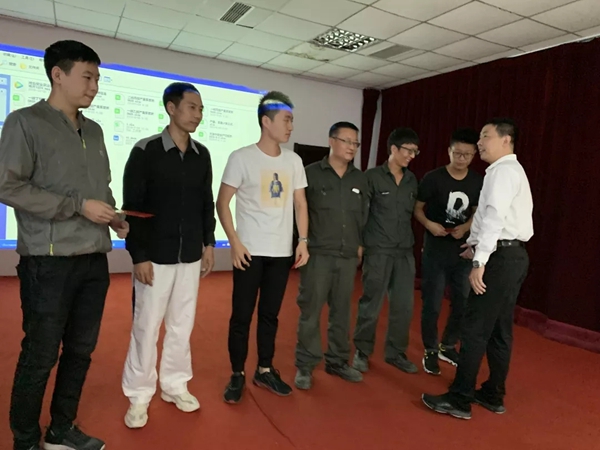 望美门窗以奋斗者为本 举办员工子女升学奖励活动