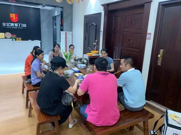 金亿世家门窗兴宁店团队一行到龙川店进行学习交流
