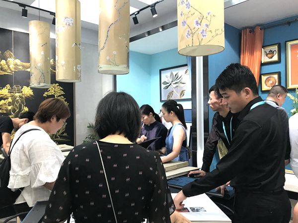 深圳家纺展丨乾庄刺绣汪建卫:整体打造终端零售 深圳家纺展丨乾庄刺绣汪建卫:整体打造终端零售