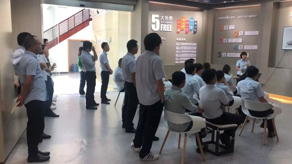 兔宝宝全屋定制提高门店综合软实力 举办软装培训课