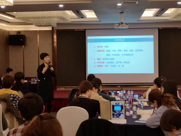 布居艺阁窗帘2019年秋季新品发布会邀请函