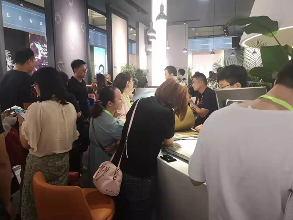 艾是墙布携新品惊艳亮相上海展  为“品牌王者”战略提速推进