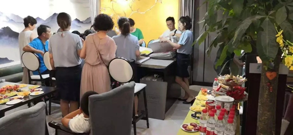 艾是墙布湖北襄阳经销商孔新波：以积极的心态主动出击