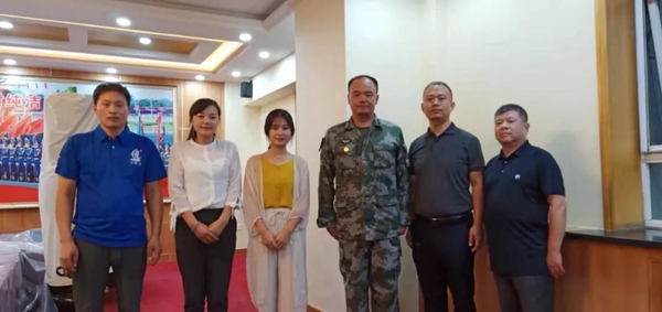 七特丽无缝壁布被三军仪仗队选用铺贴