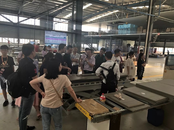 科凡全屋定制财富分享会走进六安 探索4.0智能制造魅力