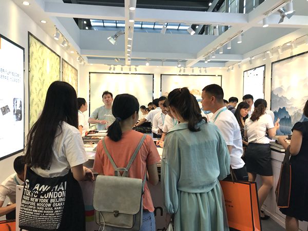 米兰壁纸•墙布李涛:打造3.0版本的精品服务 米兰壁纸•墙布李涛:打造3.0版本的精品服务