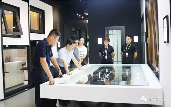 道尔门窗迎接系统门窗行业各位专家领导莅临参观