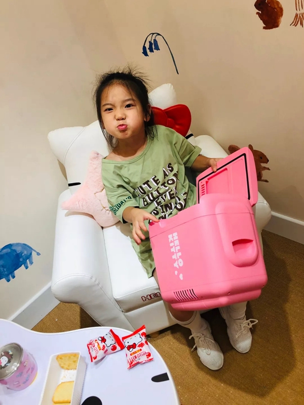 金楠木HELLO KITTY系列软装产品陆续入驻专卖店