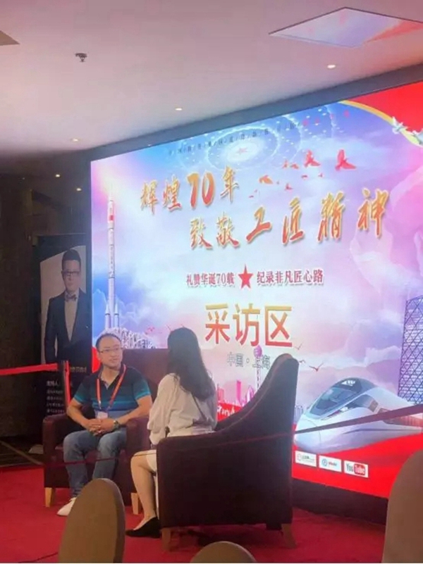 艾诺丝壁布做有思想的壁布 给你一个幸福有爱的空间