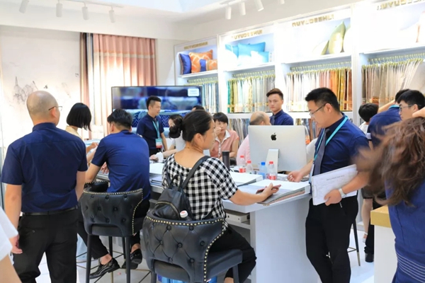 如鱼得水窗帘精品＆溢彩品牌闪耀绽放深圳家纺展 