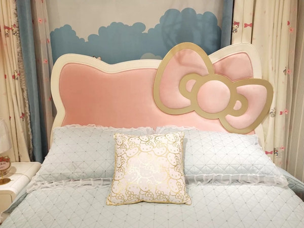 金楠木HELLO KITTY系列软装产品陆续入驻专卖店