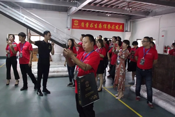 丽绣刺绣无缝墙布诚邀您莅临2019品牌战略升级峰会