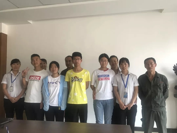 望美门窗以奋斗者为本 举办员工子女升学奖励活动