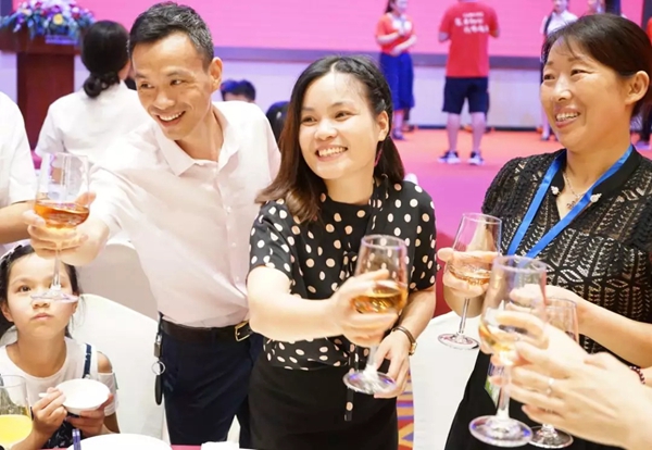 丽绣刺绣无缝墙布2019品牌战略升级峰会精彩回顾