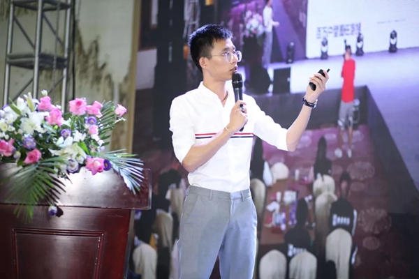意盛豪庭墙布成功举办2019年中会议盛典暨新品发布会 意盛豪庭墙布成功举办2019年中会议盛典暨新品发布会