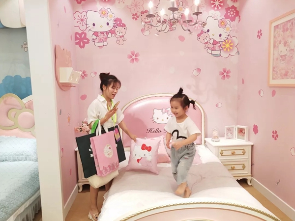 金楠木HELLO KITTY系列软装产品陆续入驻专卖店