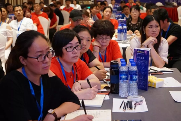 丽绣刺绣无缝墙布2019品牌战略升级峰会精彩回顾
