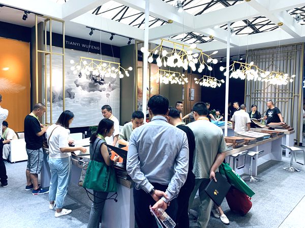 上海墙纸墙布展丨天衣无缝墙布葛伟强：重推高端素色纯色墙布