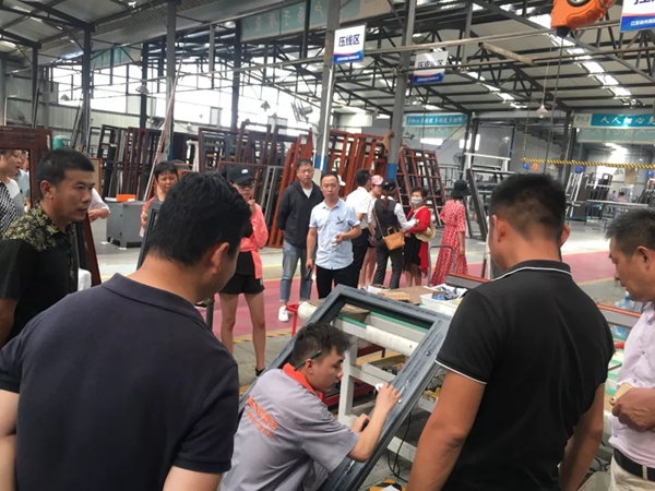 欧堡诺门窗第八期万科团购活动举行 现场签单不断