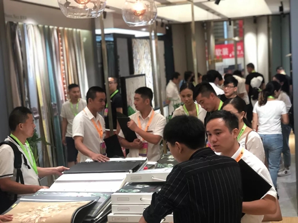 红旗无缝墙布新品闪耀上海展会 刷新你的视觉感官 红旗无缝墙布新品闪耀上海展会 刷新你的视觉感官