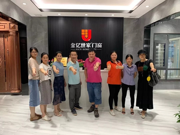 金亿世家门窗兴宁店团队一行到龙川店进行学习交流