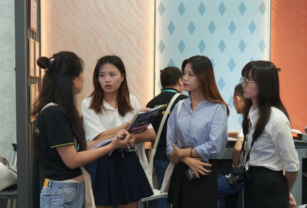 多乐士墙布深圳家纺展签约301家 新品大受经销商欢迎 多乐士墙布深圳家纺展签约301家 新品大受经销商欢迎
