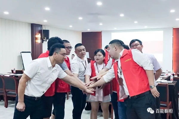 百能不锈钢橱柜召开新商开业启动大会 提升经销商综合能力