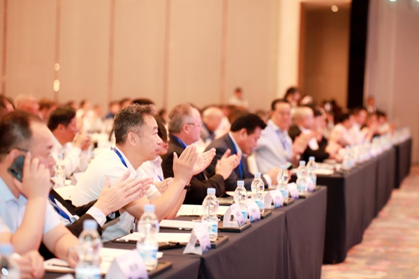 书香门地斩获2019世界地板业工商峰会两项荣誉