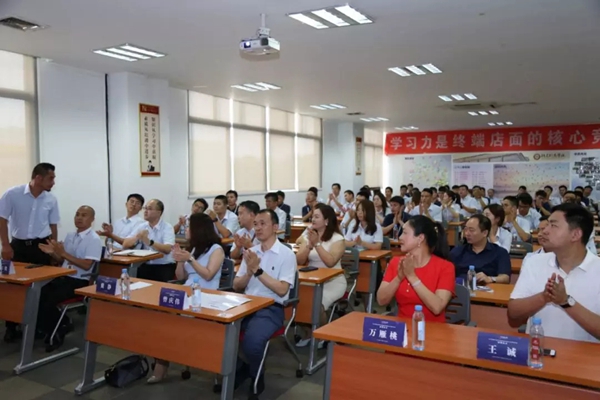 轩尼斯门窗“最具合作价值供应商”授牌仪式圆满落幕