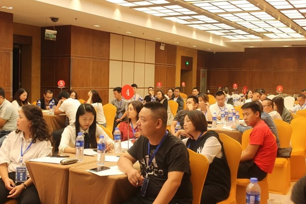 红旗无缝墙布财富倍增计划培训会武汉站圆满结束