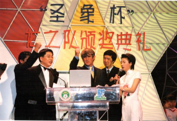 再度力挺中国国足 圣象霸气演绎大牌担当