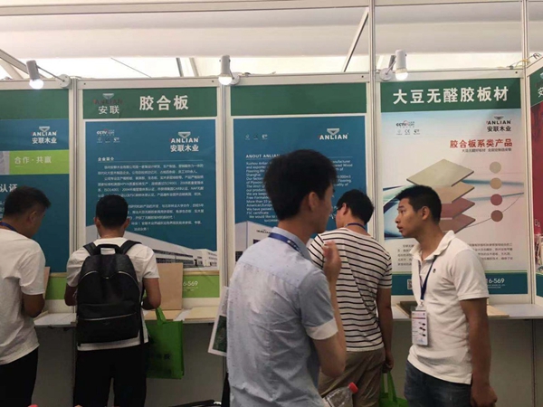 安联木业以产品环保和质量好火爆上海家具展 安联木业以产品环保和质量好火爆上海家具展